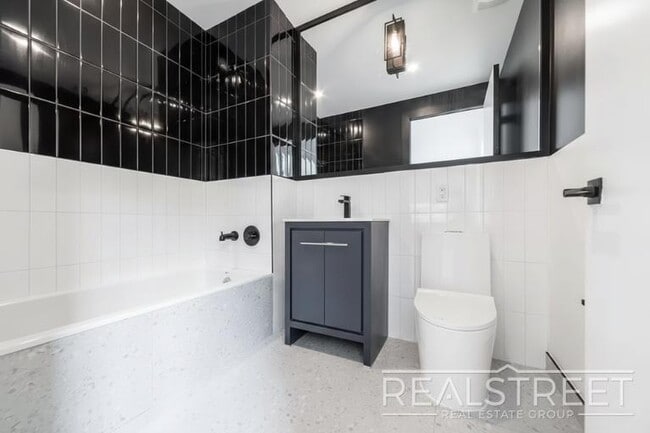 Foto del edificio - STUNNING STUDIO | PERFECT STARTER APARTMENT -Skyline Views-Full amenity building-Stainless steel kit