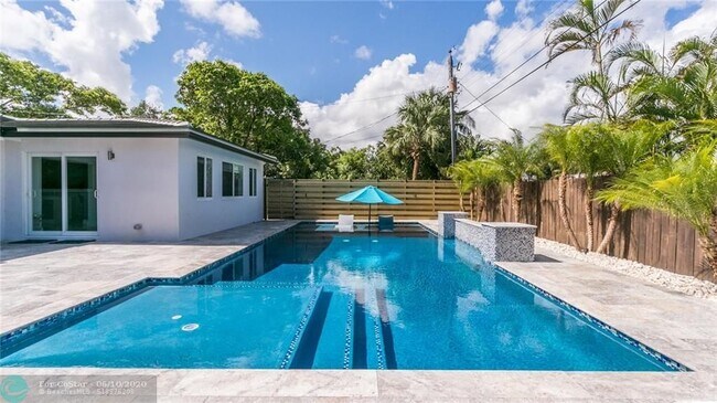 Foto del edificio - 1401 NE 41st St