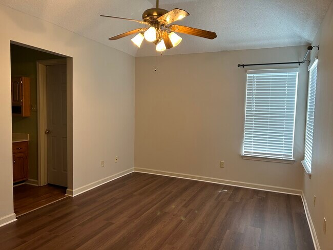 Foto del edificio - 8515 Highland Glen Cir N