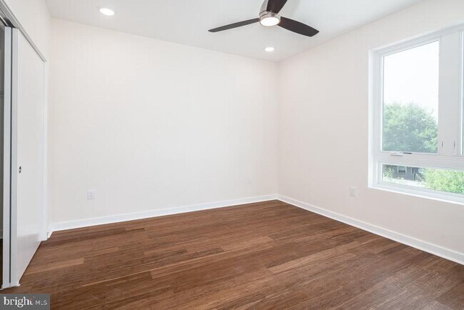 Building Photo - 934 S 5th St