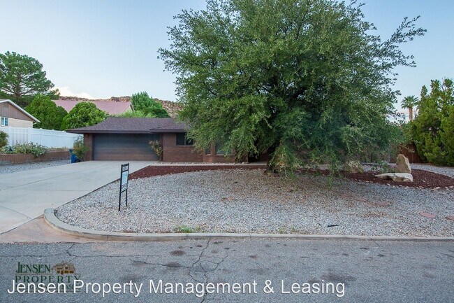 Foto del edificio - 3 br, 2 bath House - 1126 Juniperro Serro Dr