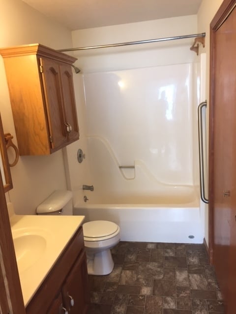 Building Photo - AVAILABLE NOW!! 3 BEDROOM DUPLEX!
