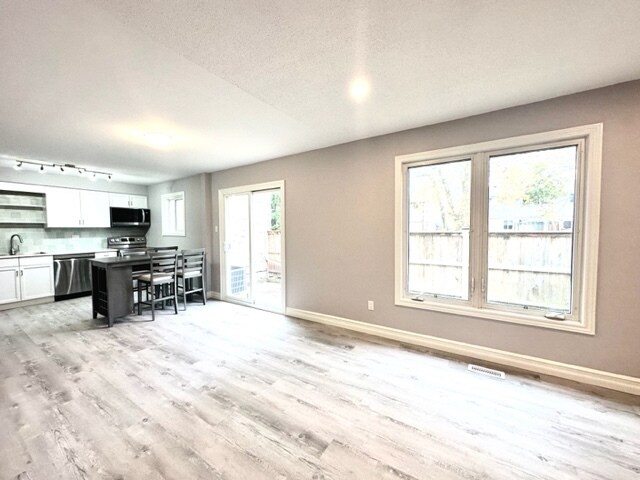 Photo du bâtiment - 81 Conway Dr