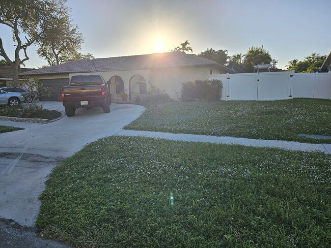 Building Photo - 251 SW 15th Dr