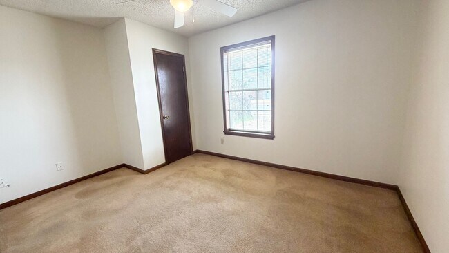 Building Photo - 610 Natalie Dr