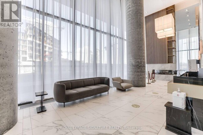 Photo du bâtiment - 950 Portage Pkwy