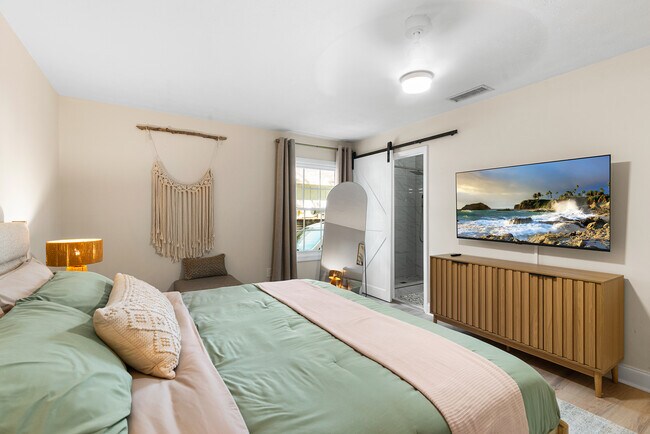 Foto del edificio - 5315 Shore Dr