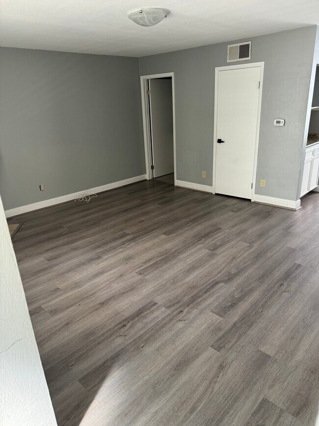 Foto del edificio - 2206 N Broadway