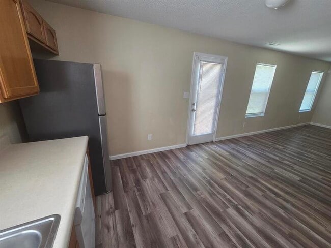 Foto del edificio - 5604 Rambling Dr