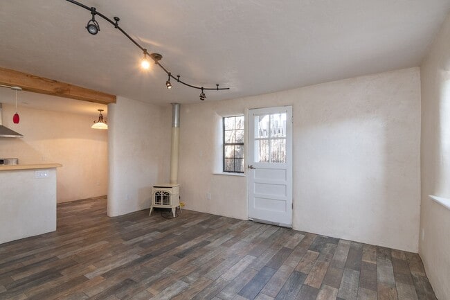 Building Photo - Montez Place