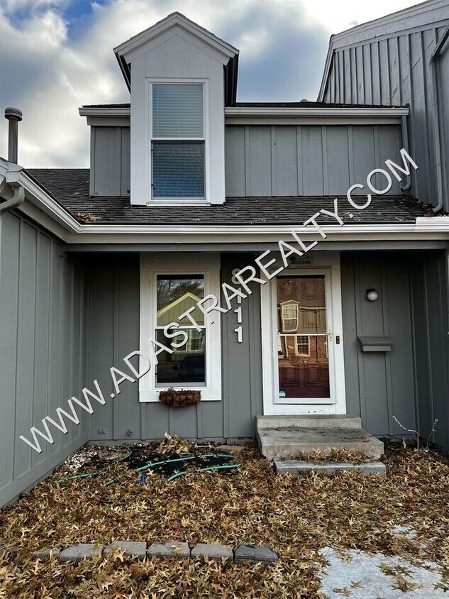 Primary Photo - Lenexa Duplex, Excellent Location-AVAILABL...