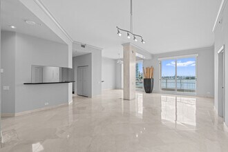 Building Photo - 888 Brickell Key Dr