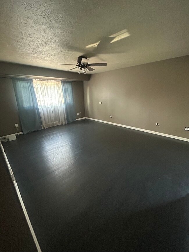 Living room - 15800 Holland Rd
