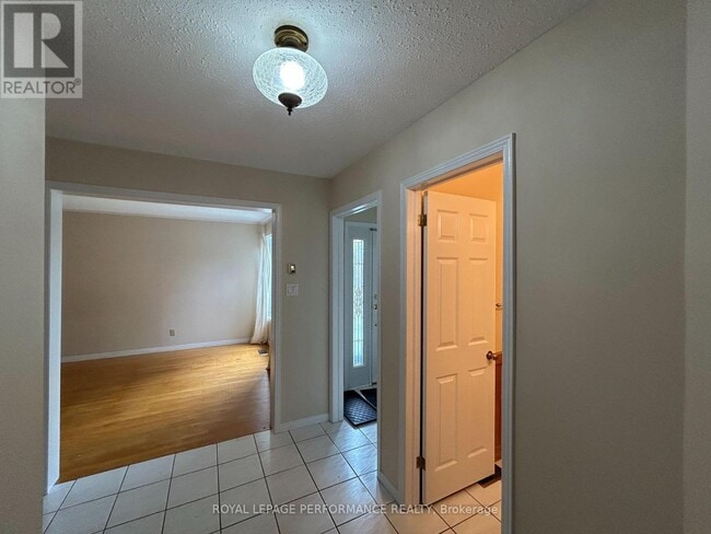 Building Photo - 461 Princess Louise Dr.