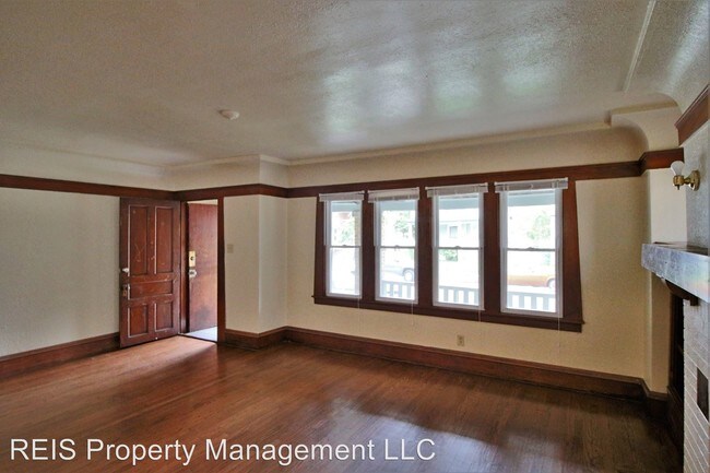 Foto del edificio - 2651 N 49th St