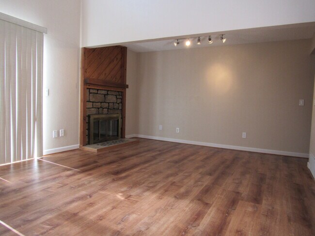 Foto del edificio - 4896 S Dudley St