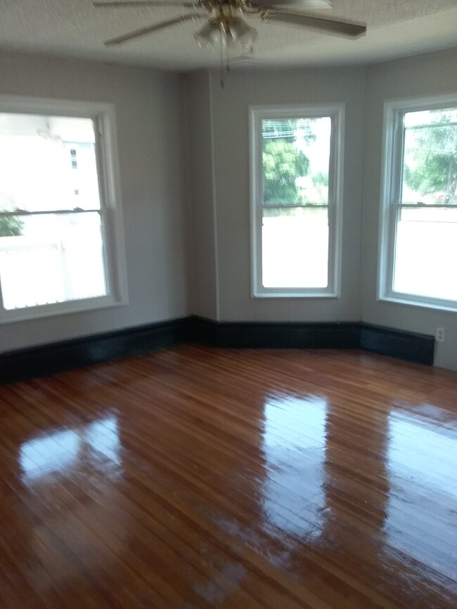 Foto del edificio - 5374 Ridge Rd