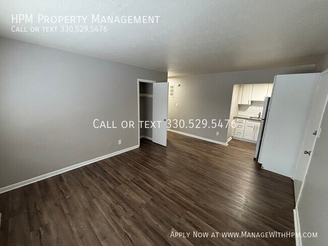 Foto del edificio - 21955 Miles Rd