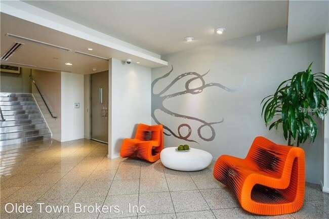Building Photo - 2 br, 2 bath House - 1 S Eola Dr. #18