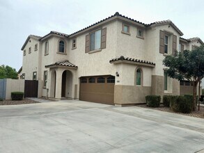 Building Photo - 905 S Canal Dr