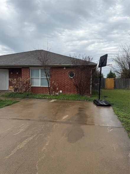 Foto del edificio - 609 Kings Way Dr