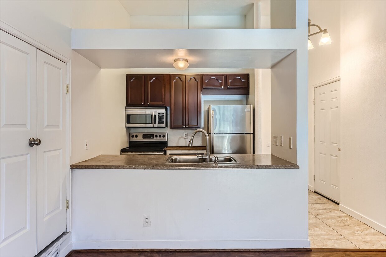 16051 E Alaska Pl, Aurora, CO 80017 Townhome Rentals in Aurora CO