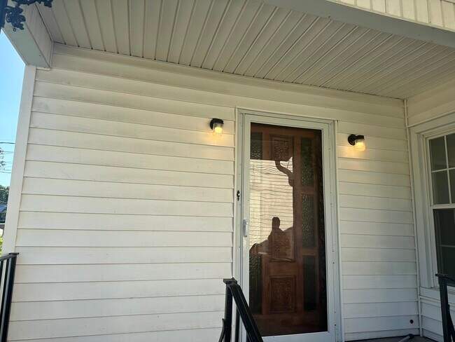 Foto del edificio - 1107 Markham Ave