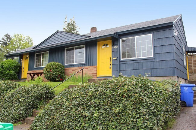 Building Photo - 5535-5535 SE 17th Ave