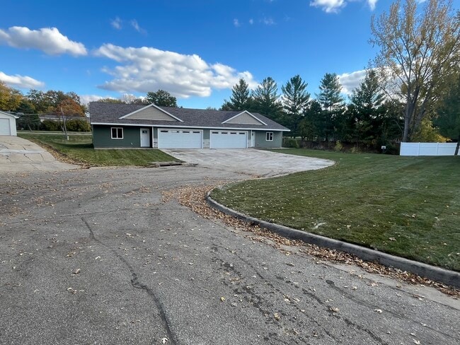 Building Photo - 1506 Delta Dr