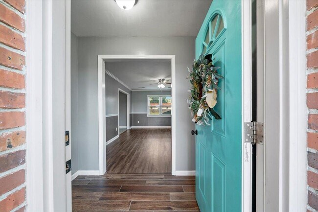 Foto del edificio - 9496 Holly Grove Rd