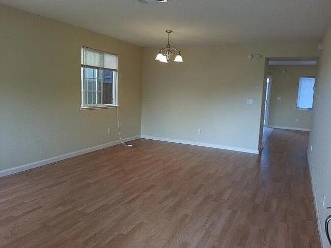 Building Photo - 10826 Peony Pl Dr