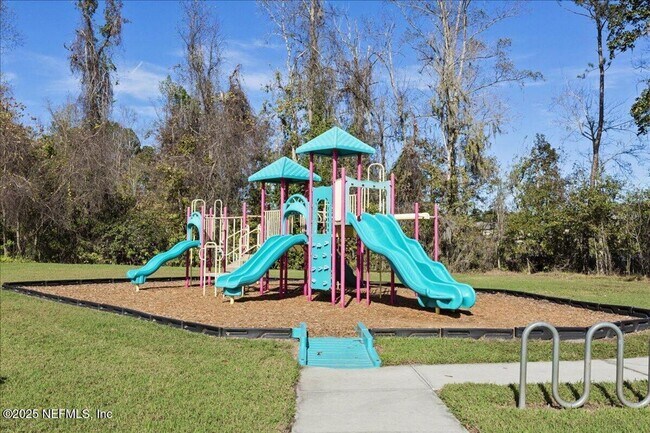 Foto del edificio - 8201 Green Parrot Rd