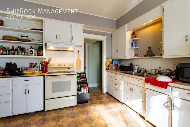 Building Photo - 831 W 3rd St