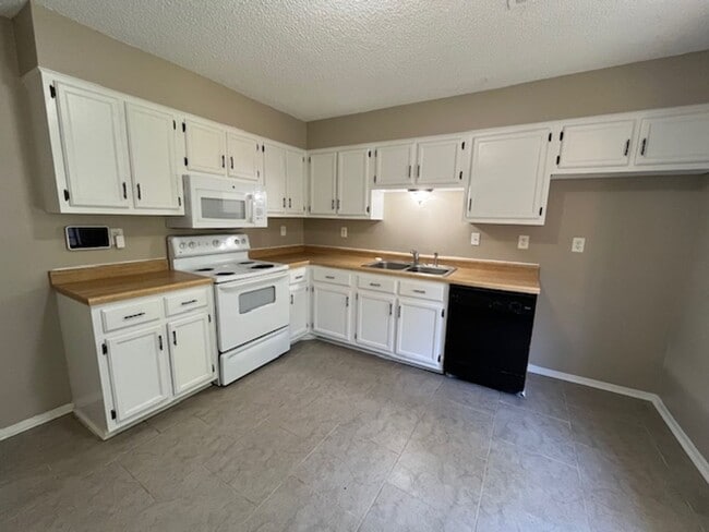 Building Photo - Renovated 3 Bedroom 1 Bath Home for Rent!!