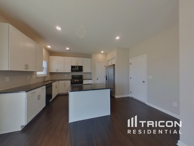 Building Photo - 715 Pollyanna Dr