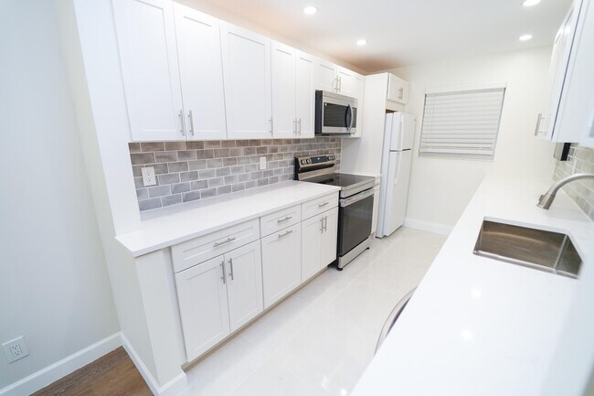 Foto del edificio - 2660 SW 22nd Ave