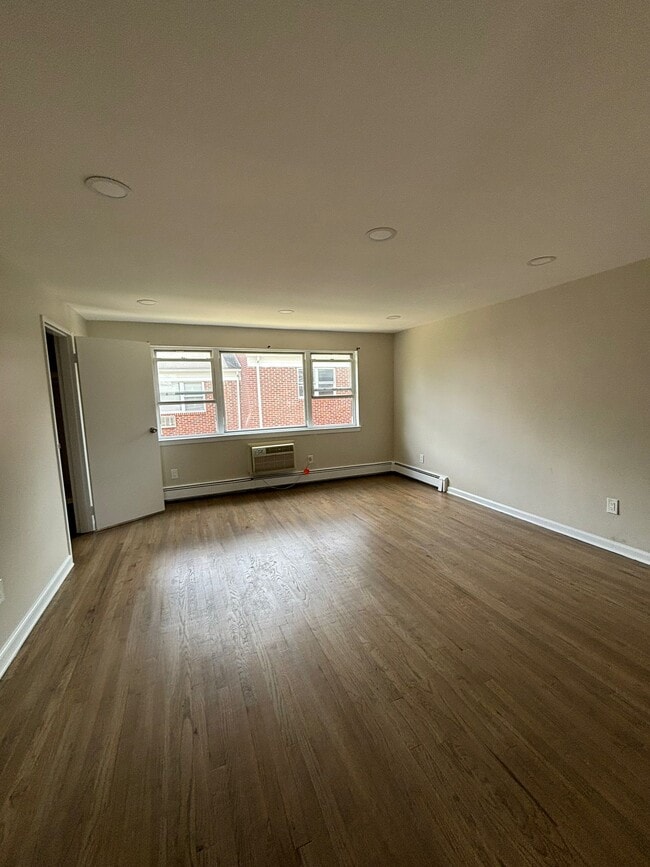 157 Elmwood Ave 2B - 165 Elmwood Ave