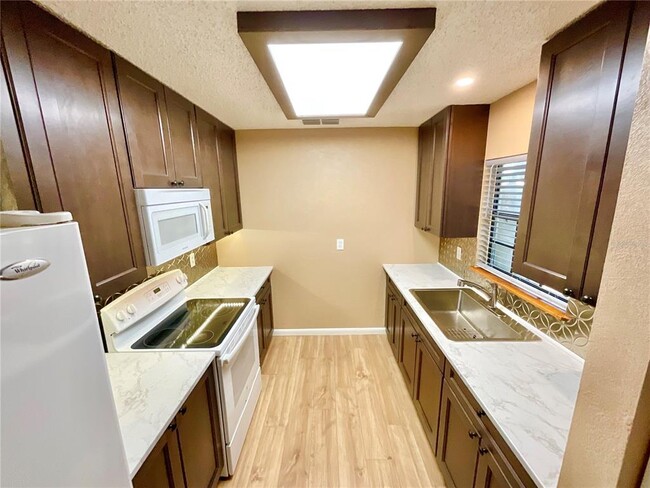 Building Photo - 13812 Nice Ln