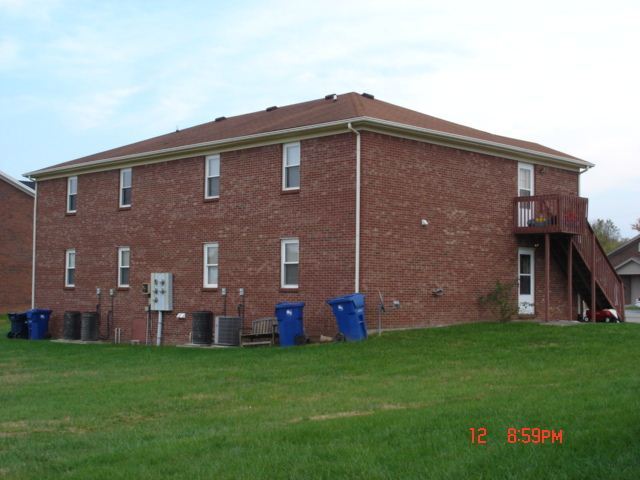Building Photo - 2 br, 1.5 bath 4plex - 109B Township Squar...
