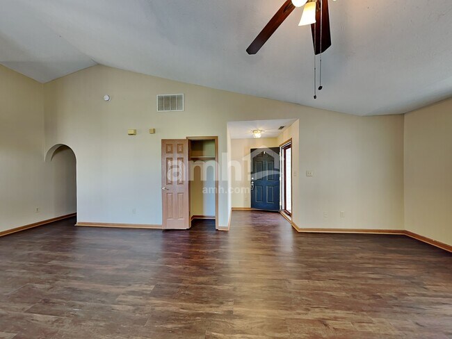 Building Photo - 1399 Palm Court