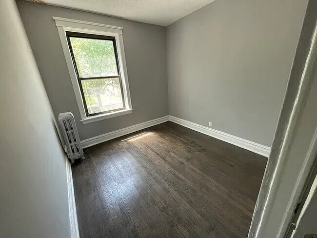 Foto del edificio - 2666 E 77th St
