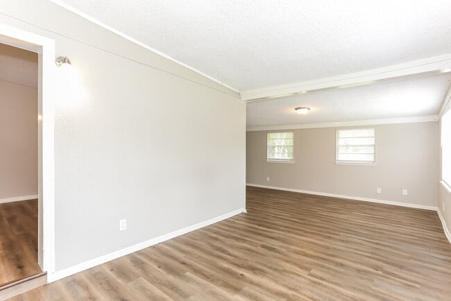 Foto del edificio - 3045 W 15th St