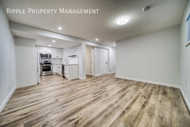 Building Photo - 2 bedroom+ den 1 bathroom basement in the community of Dalhousie