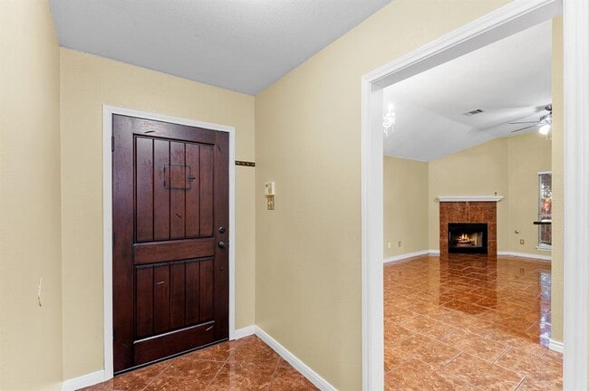 Building Photo - 1229 Laurelleaf Dr