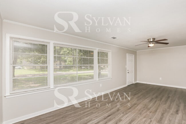 Building Photo - One-level living in this 4 BR, 2 BA home