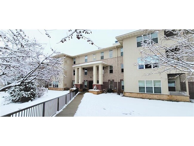 Foto del edificio - 9225 Medicine Lake Rd