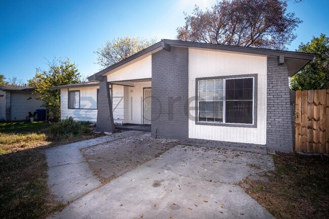 Building Photo - 6916 Shady Grove Dr