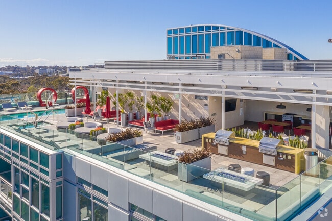 Rooftop Pool - The Jewel at LUX