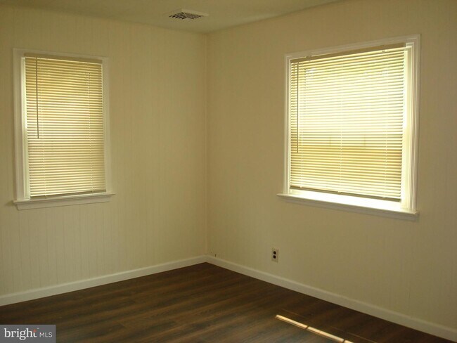 Foto del edificio - 702 E Marshall St