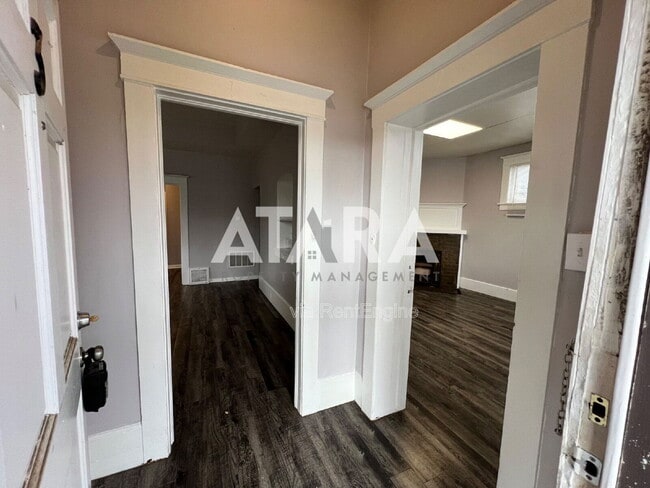 Building Photo - 254 Fern Ave N